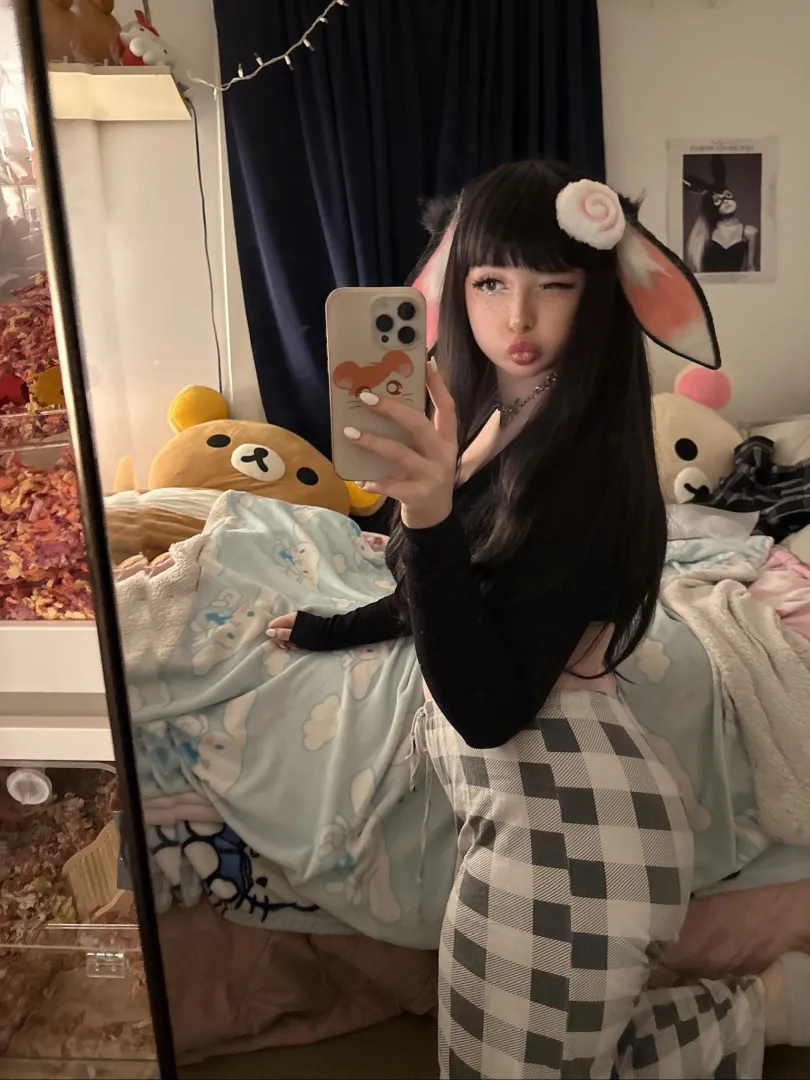 feeling cold.. this lil donkey need a cuddle ;)