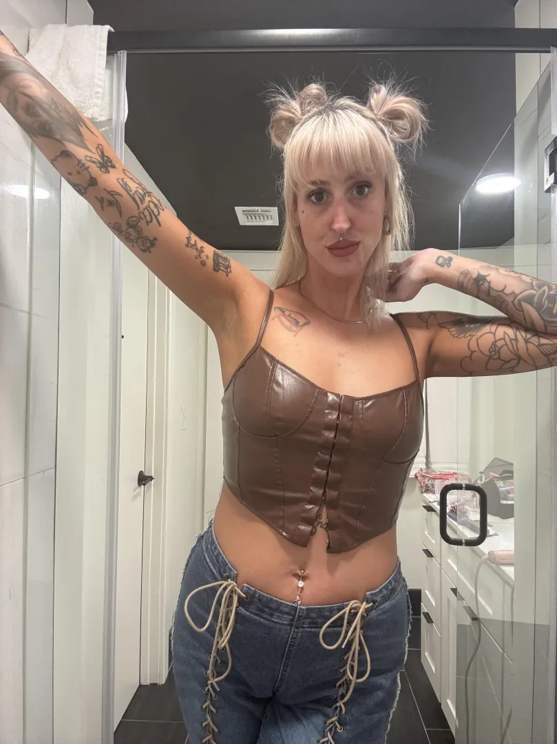 Fetish Haven Seller Profile for u/EmilyArrowPleases