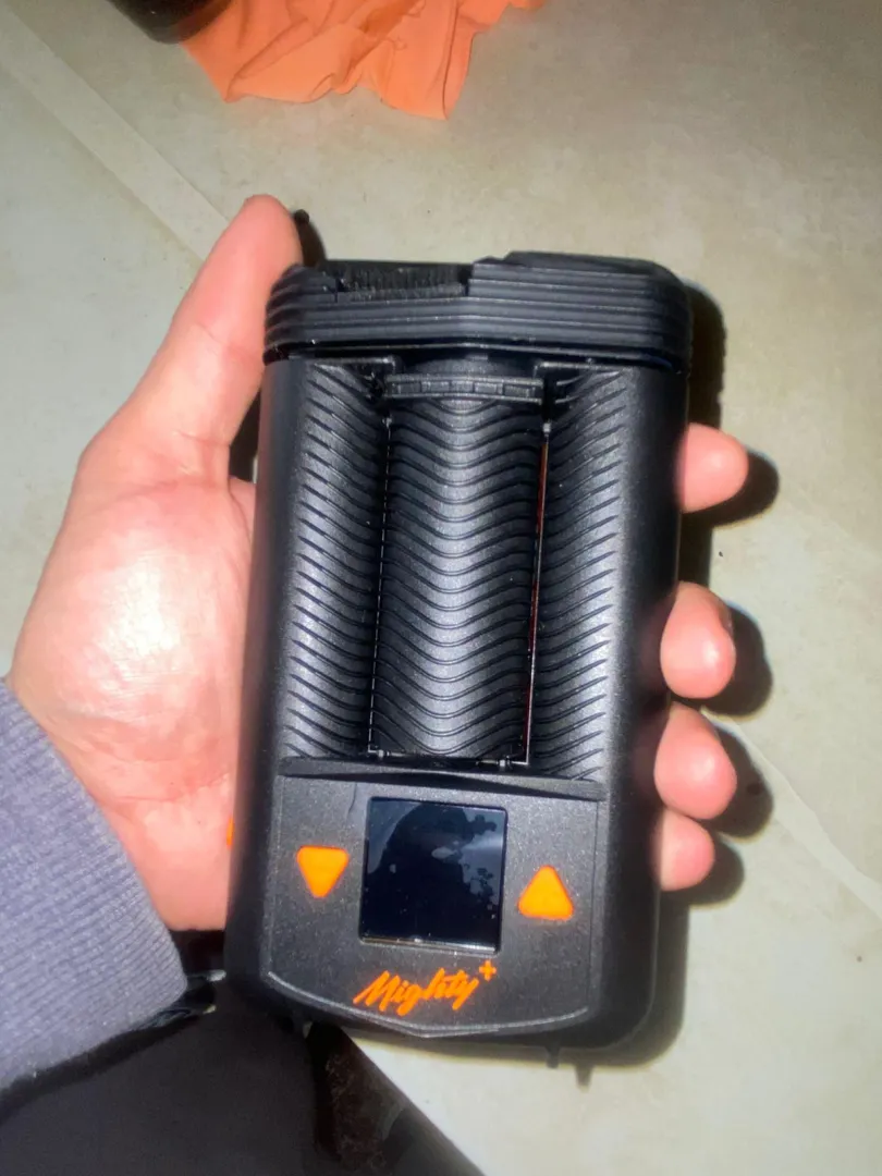 Hey,i just bought my Mighty Plus,along with the dosing caps and the bubbler gordito,any tips? Tricks? Should I clean the cooling unit before first use because of that plastic taste? Or should I just do the burn-off? sorry for my english btw..