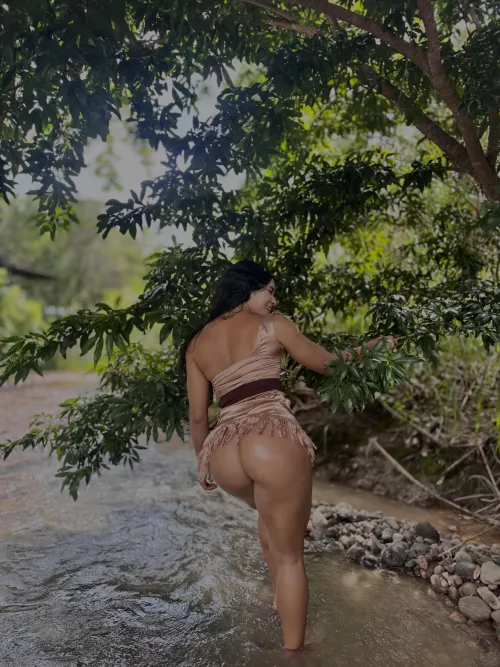 Hottie thick ass will make you happy