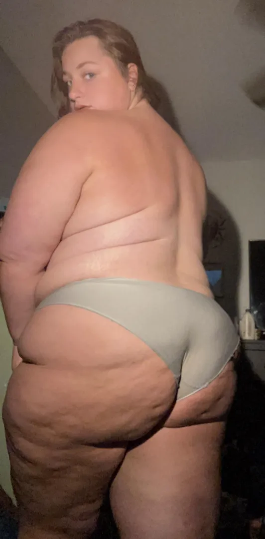 Hours of scrolling and gooning… give in to mommy and kneel 