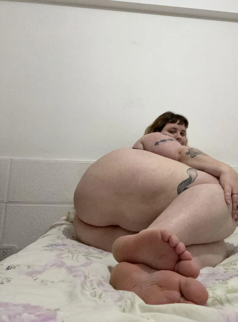 I always overthink my body when I snap a photo. Tell me straight, does my chubby figure still get your eye? Y or N?