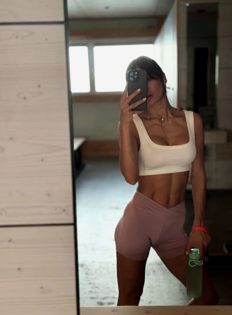 I want to feel your warm cum dripping down my washboard abs