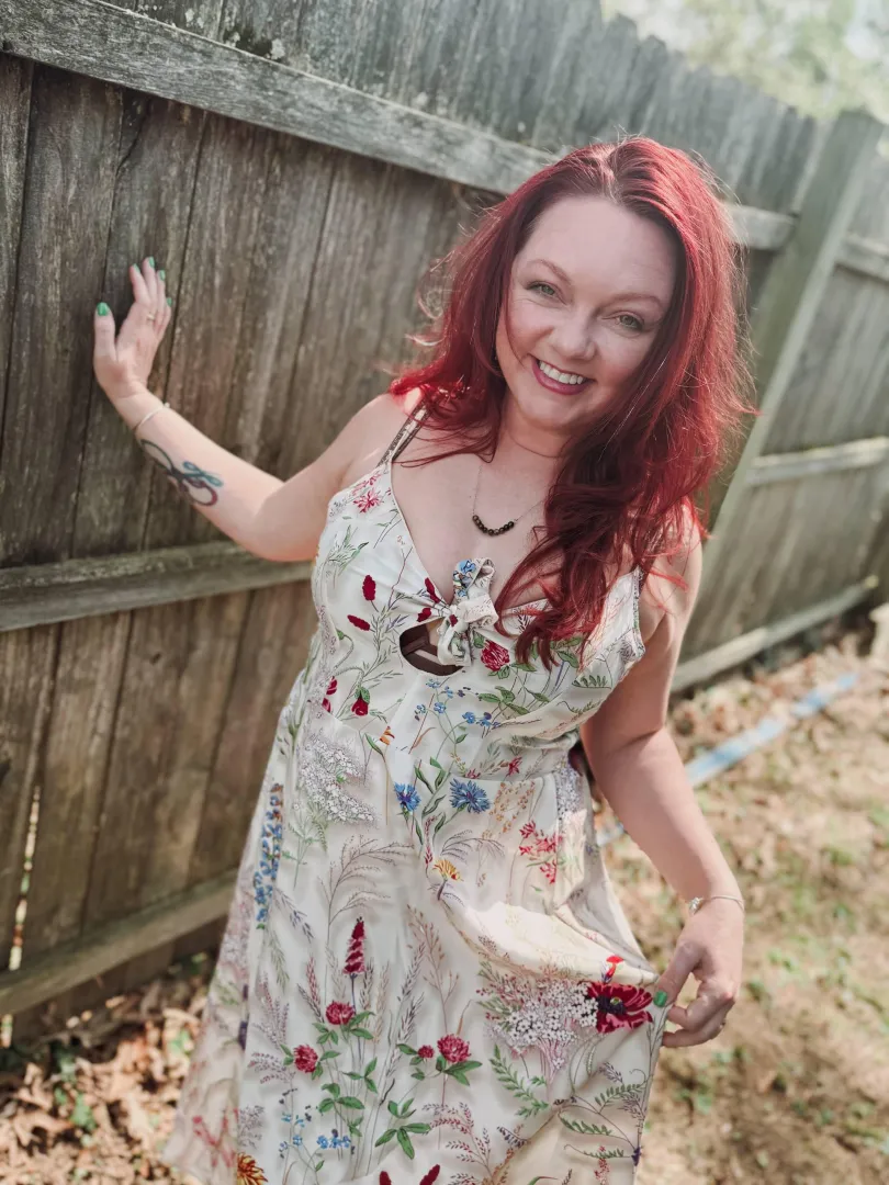 I'm a curvy redheaded milf