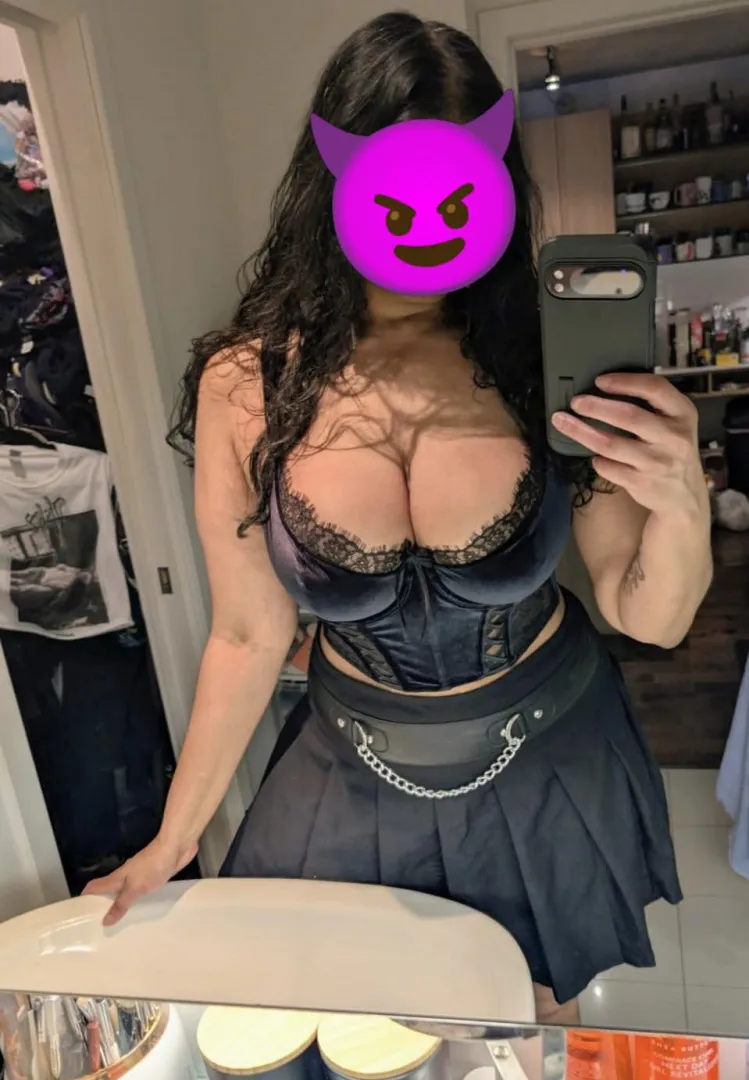 Looking for sluts to control!! 