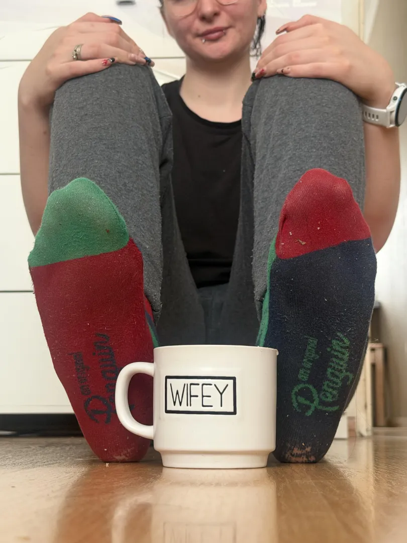 Morning coffee time with my smelly socks [F]