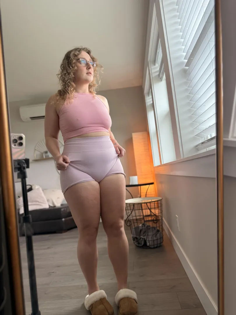 My face when I caught the delivery man watching me mid photoshoot ..