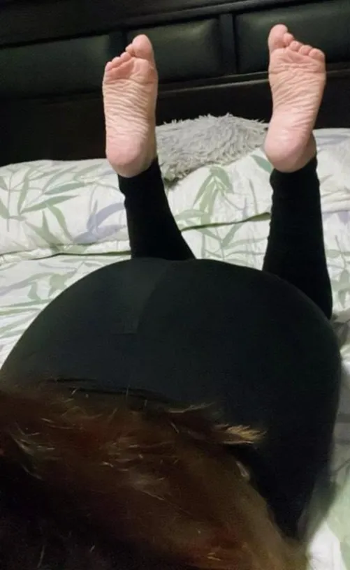 Nothing beats Big Booty latinas with scrunched soles.