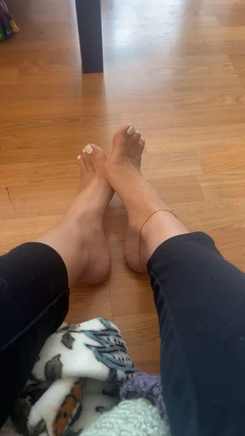 Size 8.5 , need your tongue