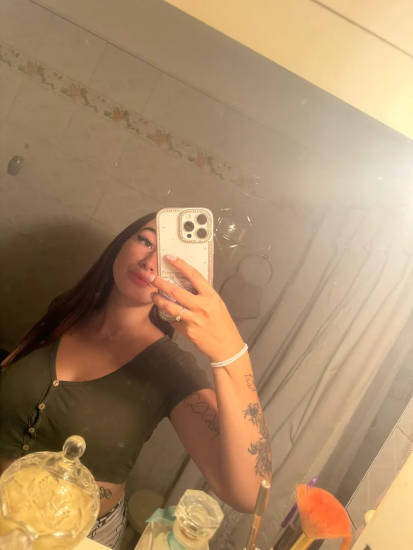 Stehe grad nackt im bad meiner eltern.. darf ich dir was schicken?  (19)