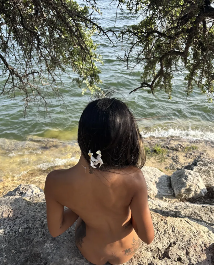 sunbathing season☀️