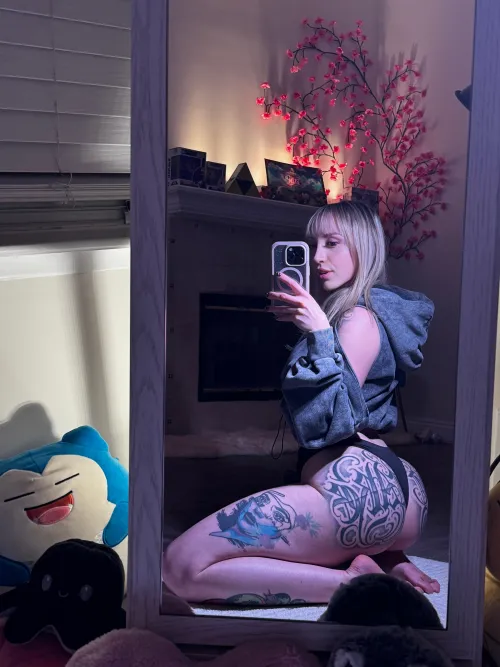 The tattoo says “don’t care”