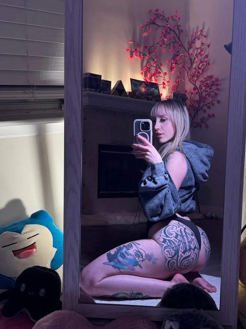 The tattoo says “don’t care”