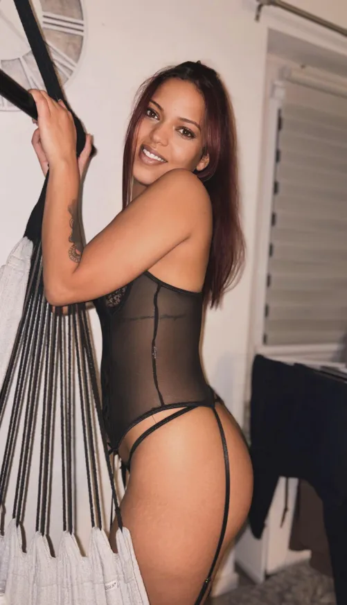 this mood makes me want to stay close