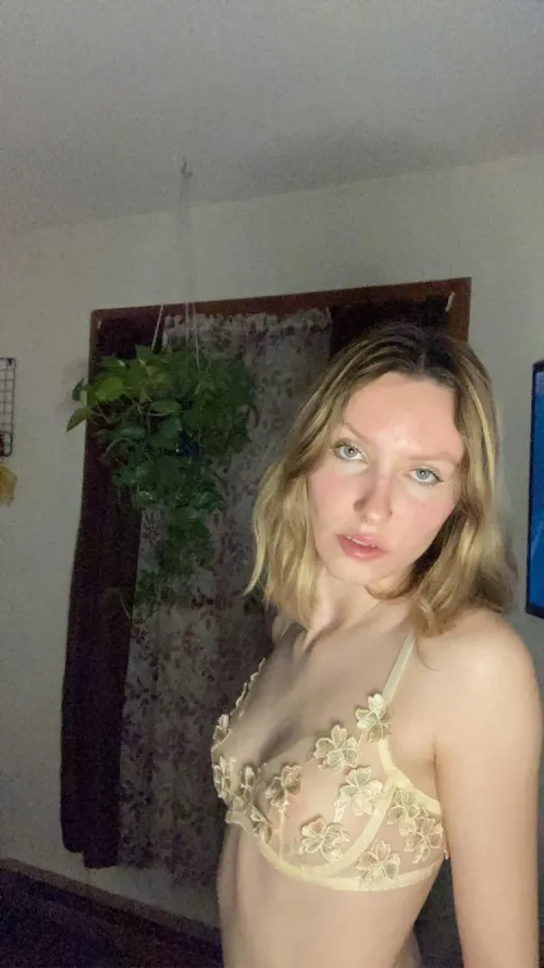 Very petite very tiny