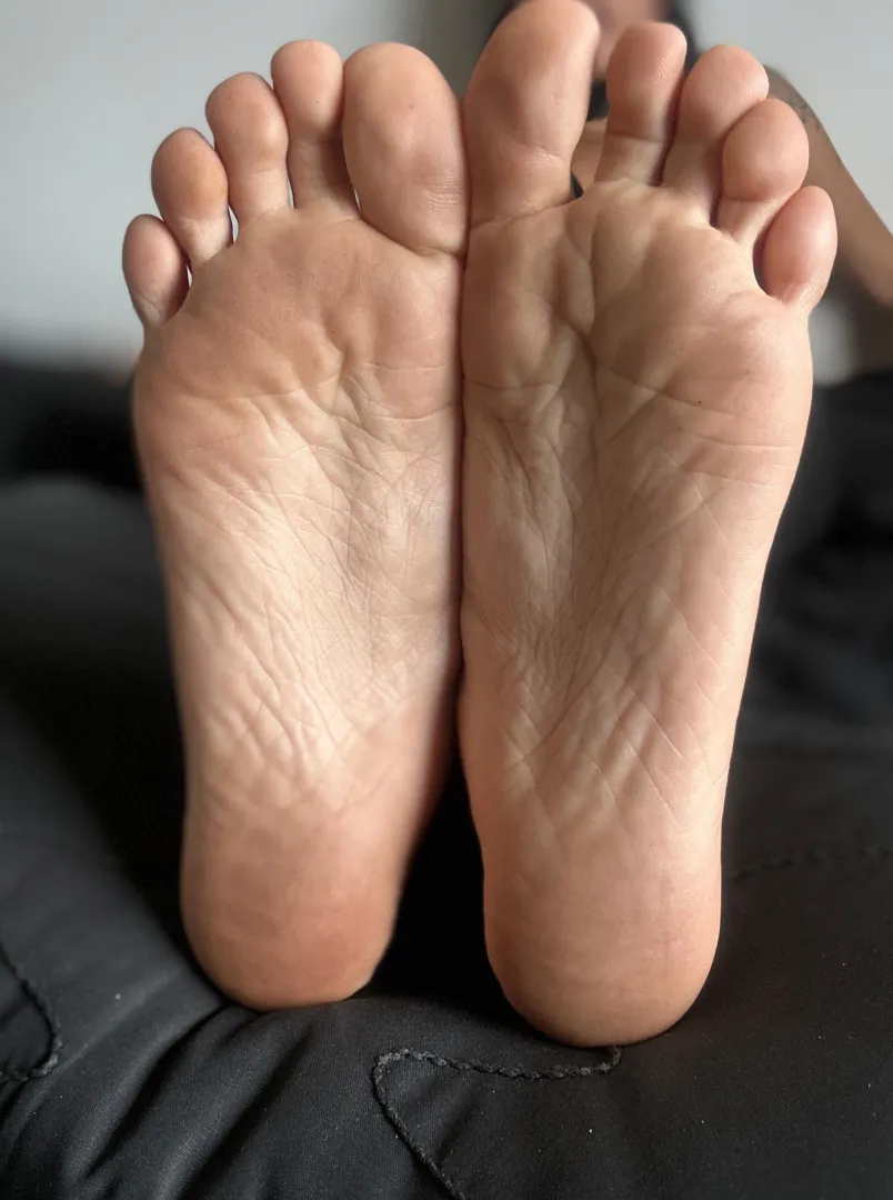 Would you clean my feet with your tounge if I walked barefooted all day?