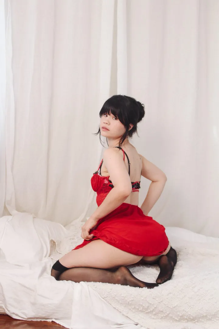 Yhivi about to show her ass...