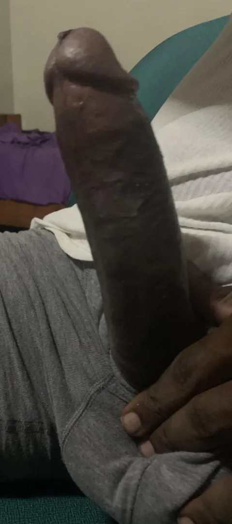 32m desiring genuine connection with a down to earth woman, traveling to Miami from the 4-17 from Jamaica