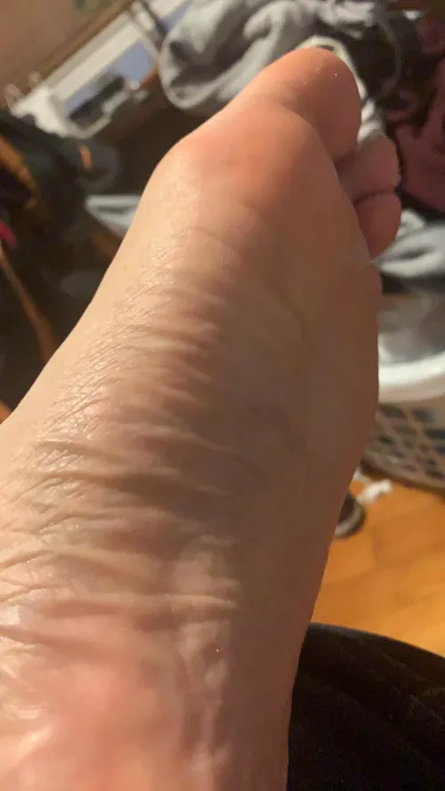 Any girl wanting to lick my sole? Size 12, M31.