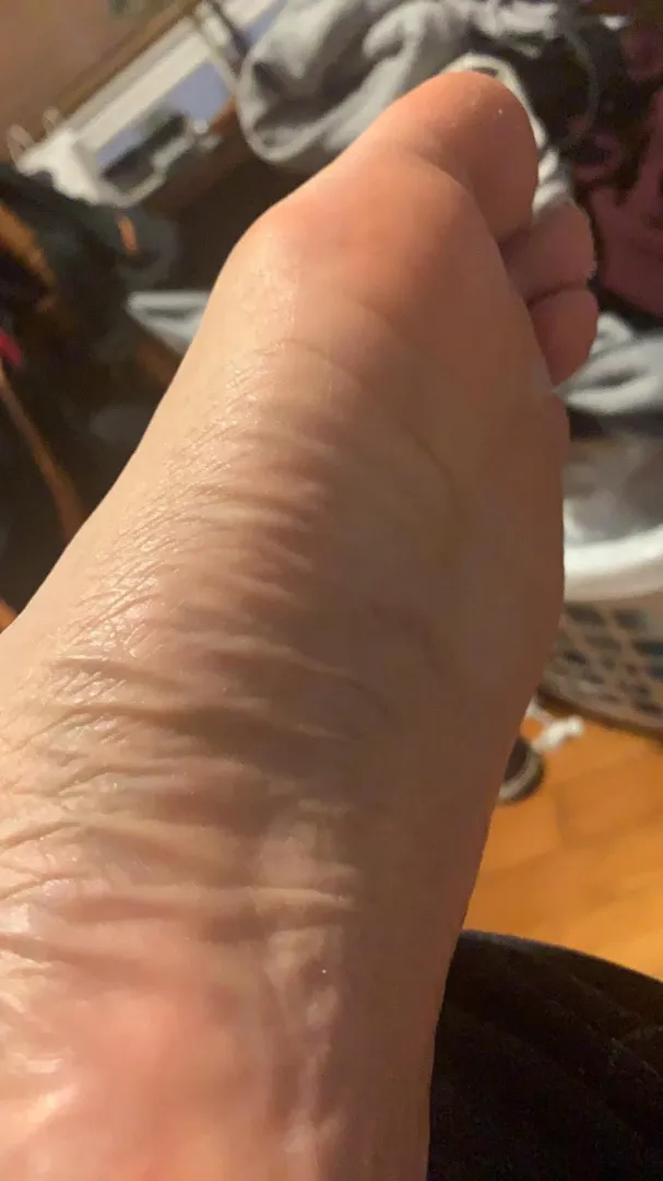 Any girl wanting to lick my sole? Size 12, M31.