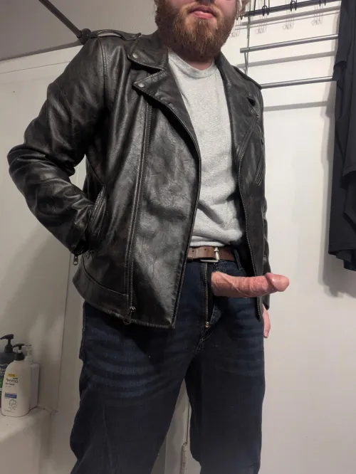 Anyone wanna suck Biker dick?