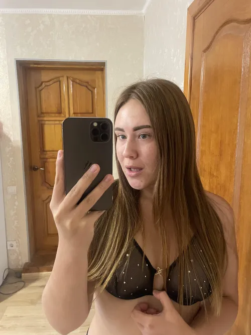 be honest… am i a hot mom at 27 or not really