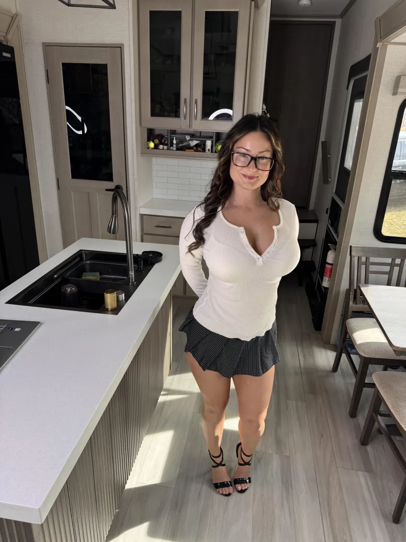 be honest... do u find milfs in heels like mine attractive or nah?