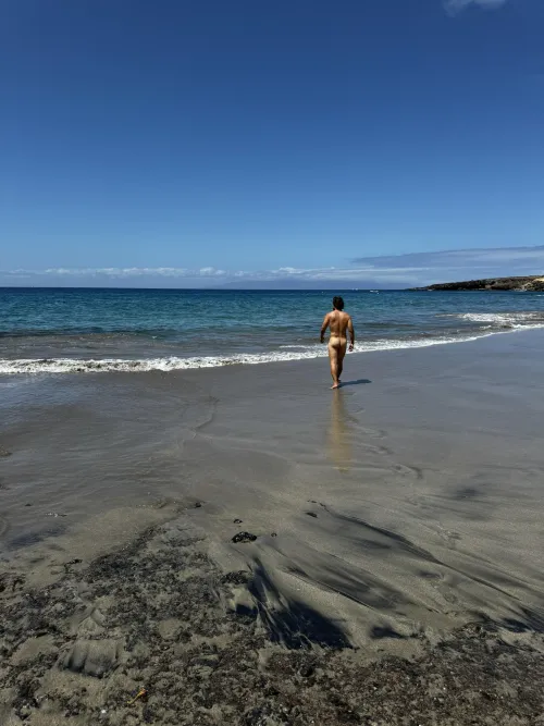 Bi Married Dad - can't wait for Summer to arrive so I can strip at the beach again