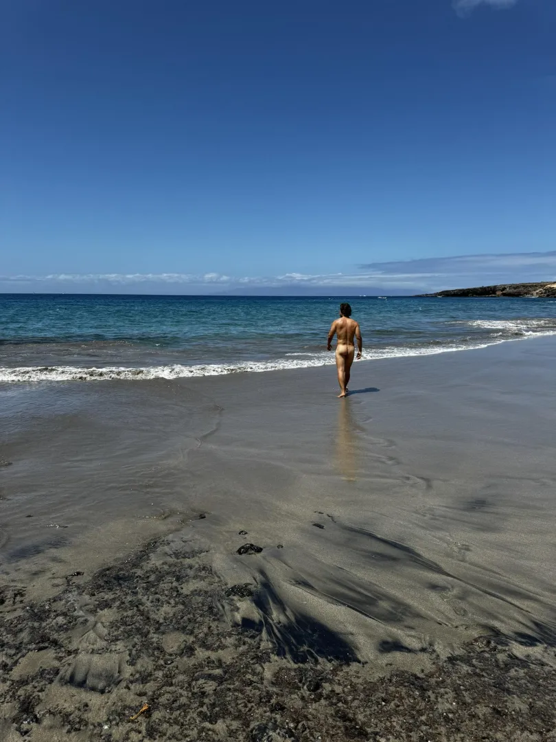 Bi Married Dad - can't wait for Summer to arrive so I can strip at the beach again