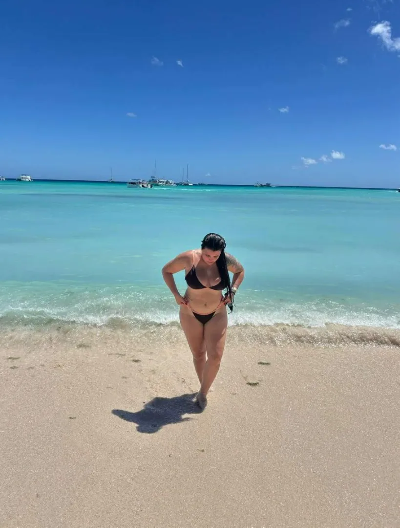 caught myself checking out a few guys today. summer does things to me