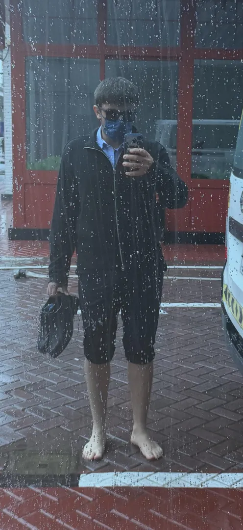 Do women like a handsome man with hot feet and legs?