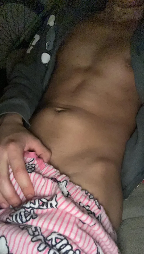 emo twink waiting for u ;3