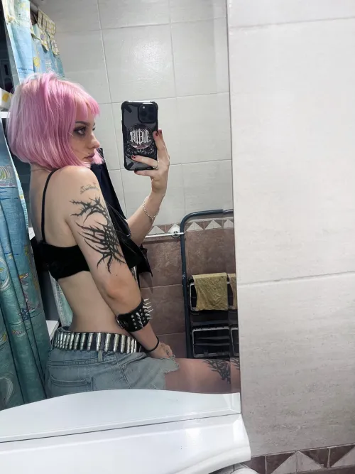 F188 Free tonight, need someone that can host faster replies on lnssta: .elenaiviel'.