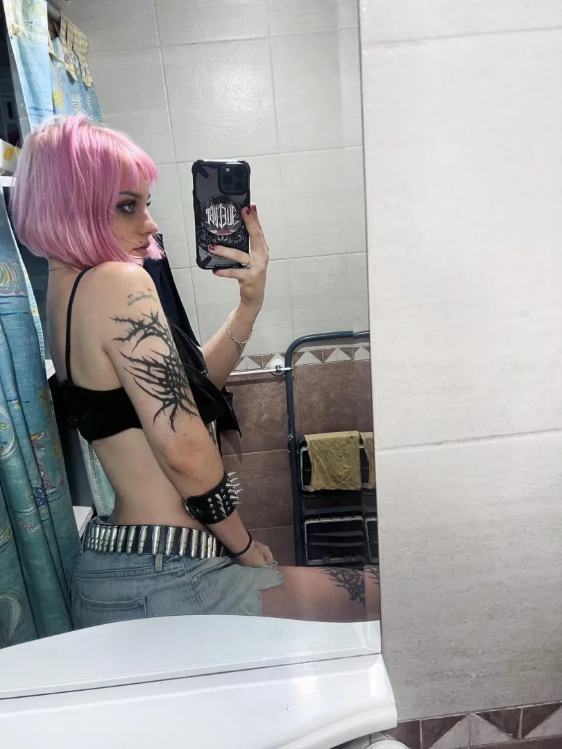 F188 Free tonight, need someone that can host faster replies on lnssta: .elenaiviel'.