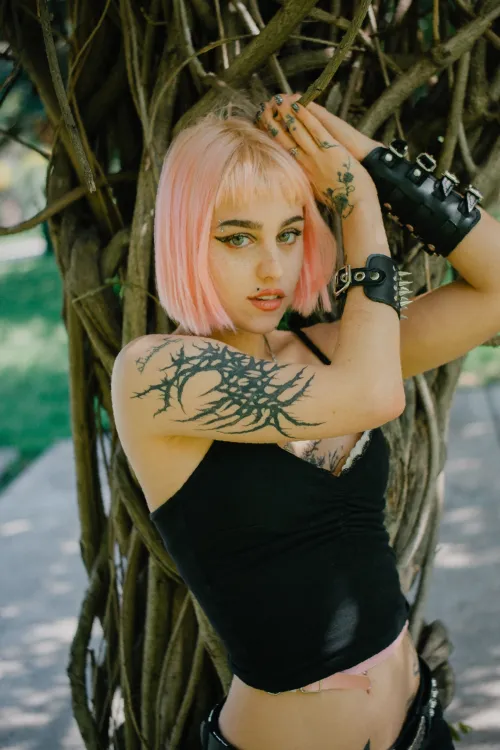 F188 Slightly tipsy + in a mood, who’s close? - lntsag only: .elenaiviel'.