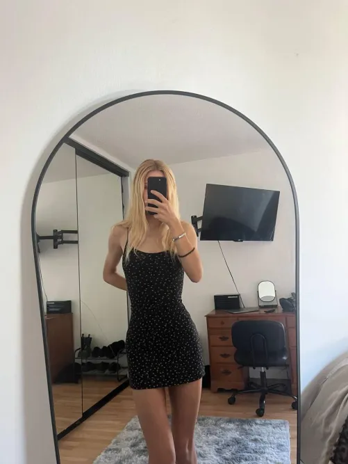 feeling that curve hugging vibe