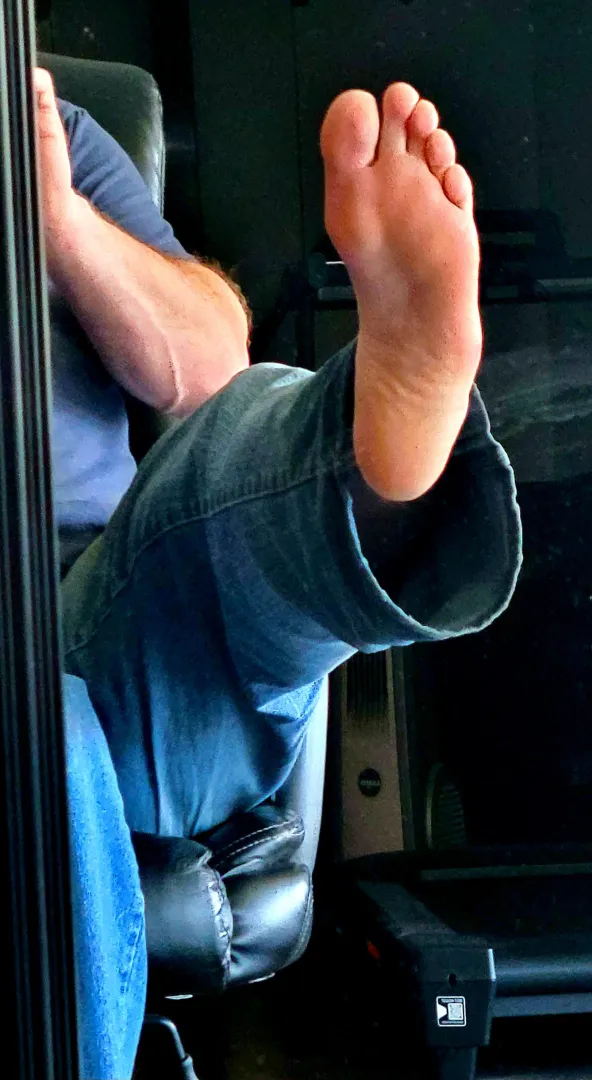 Feet & jeans mirror selfie at work.