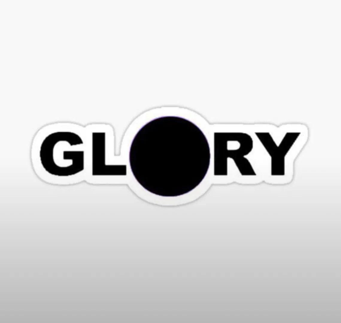 Gloryhole open till 11p ! Come slide thru or sit back,relax and get serviced . Once pants drop , sit and il pull curtain to waist and service that . Hosting by verona