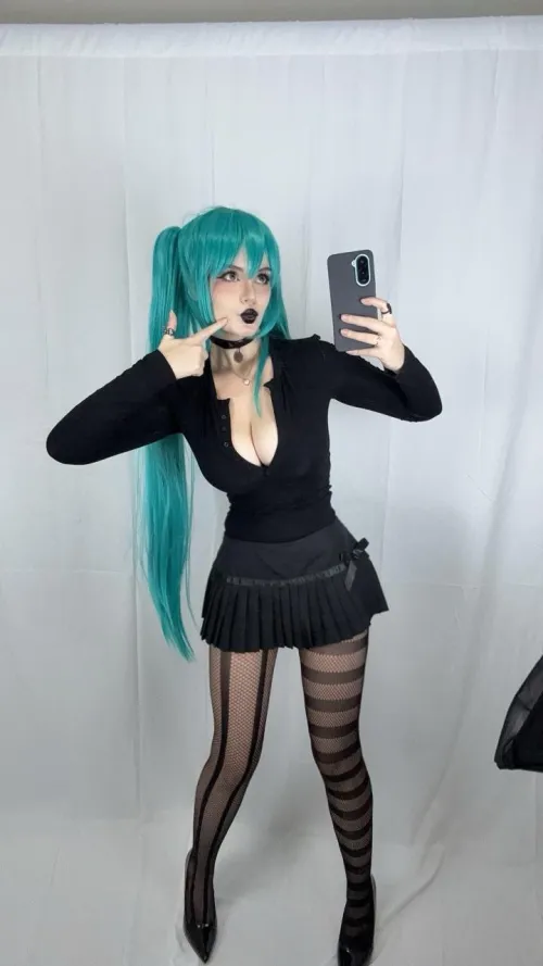 Goth Hatsune Miku by Noemi Dae