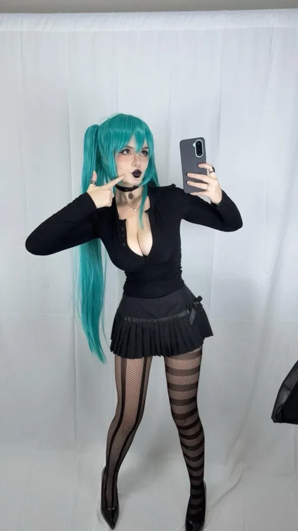 Goth Hatsune Miku by Noemi Dae