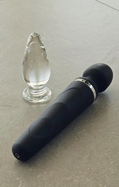 how would you call this combo? A transparent, plug-shaped glass object alongside a black handheld device?