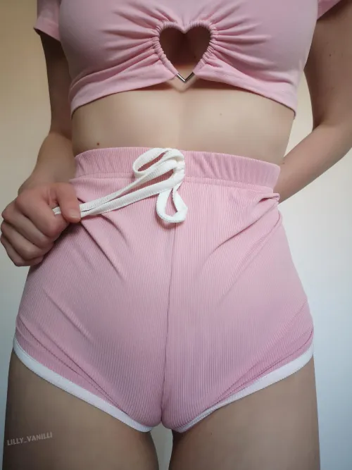 I don't like to wear panties under my shorts