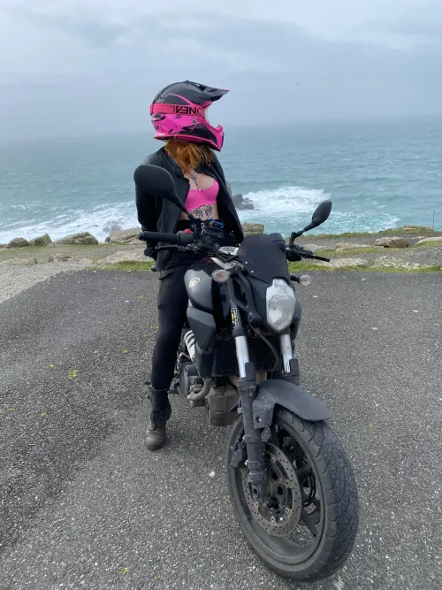 I don’t usually wear pink, does it suit me? 