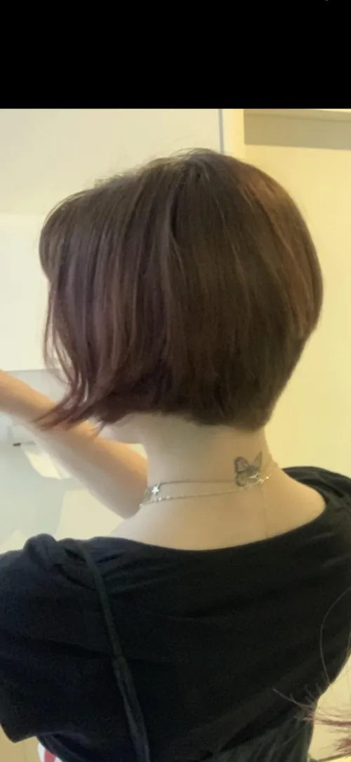 I love clippers going up the back of my bob… makes me fantasize about getting a full buzzcut