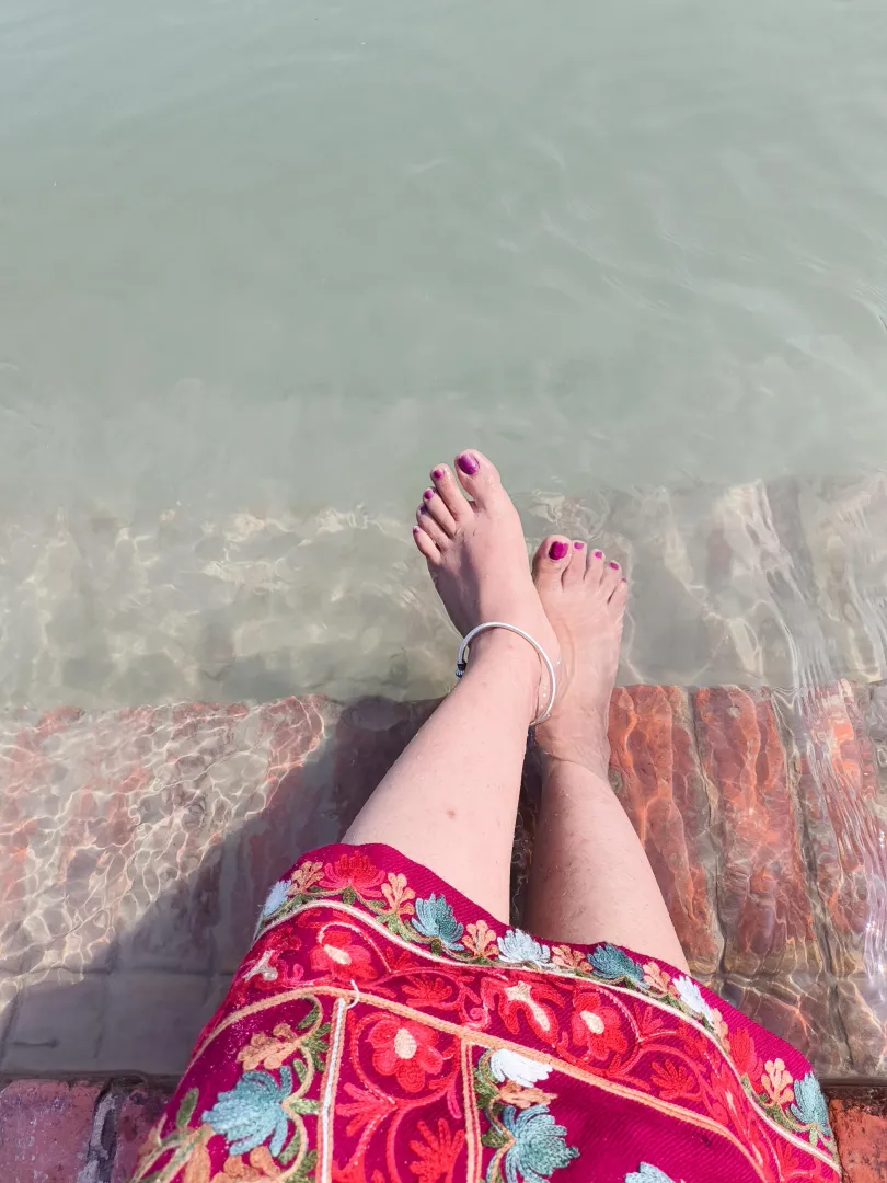 I wonder how my feet look? Do men really stare them or it's just me imagining. (30, hotwife)