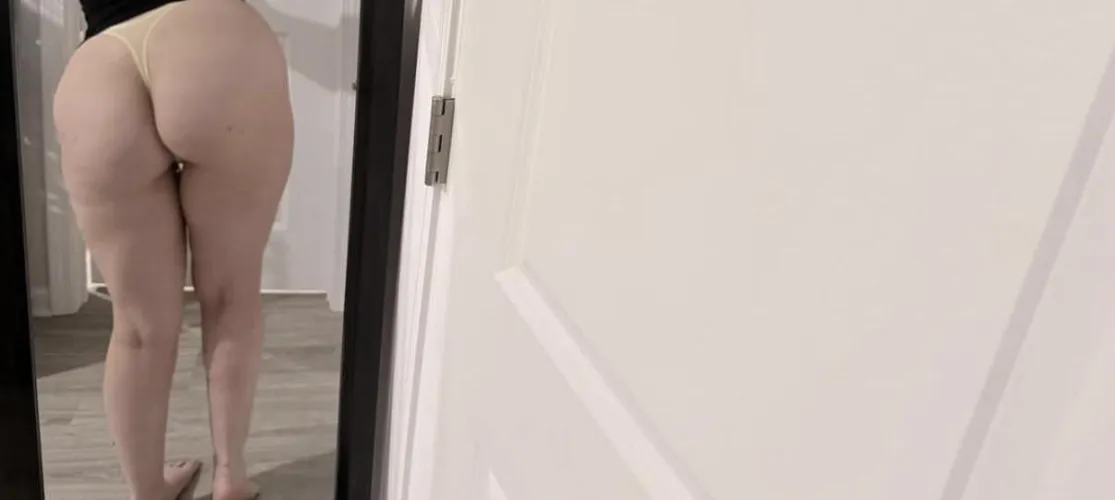 I’m so hot and superior that I deserve to drain your pathetic wallet to absolute zero before bed… approach, wallet open and ready 