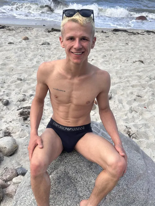 Just a cute guy looking for attention