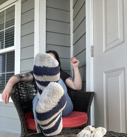 Keep your face  there stupid. Slow and deep breaths.