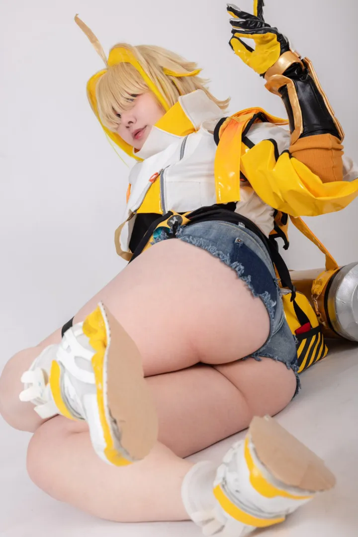 M_poyo0926 Nikke Elegg Thicc Waifu Cosplay