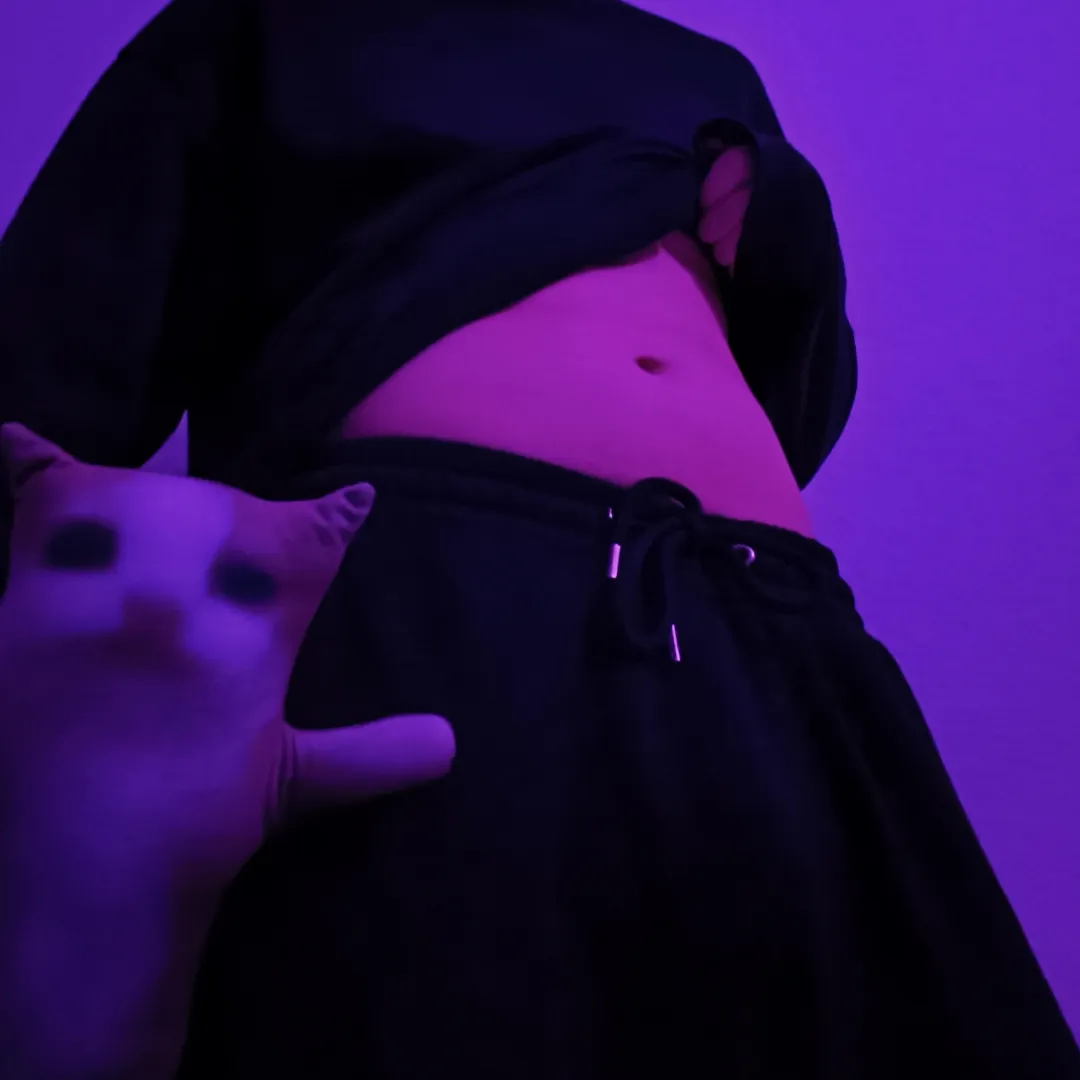 Meow, sagt hi zur Katze (ihr entscheidet welche der beiden :3)